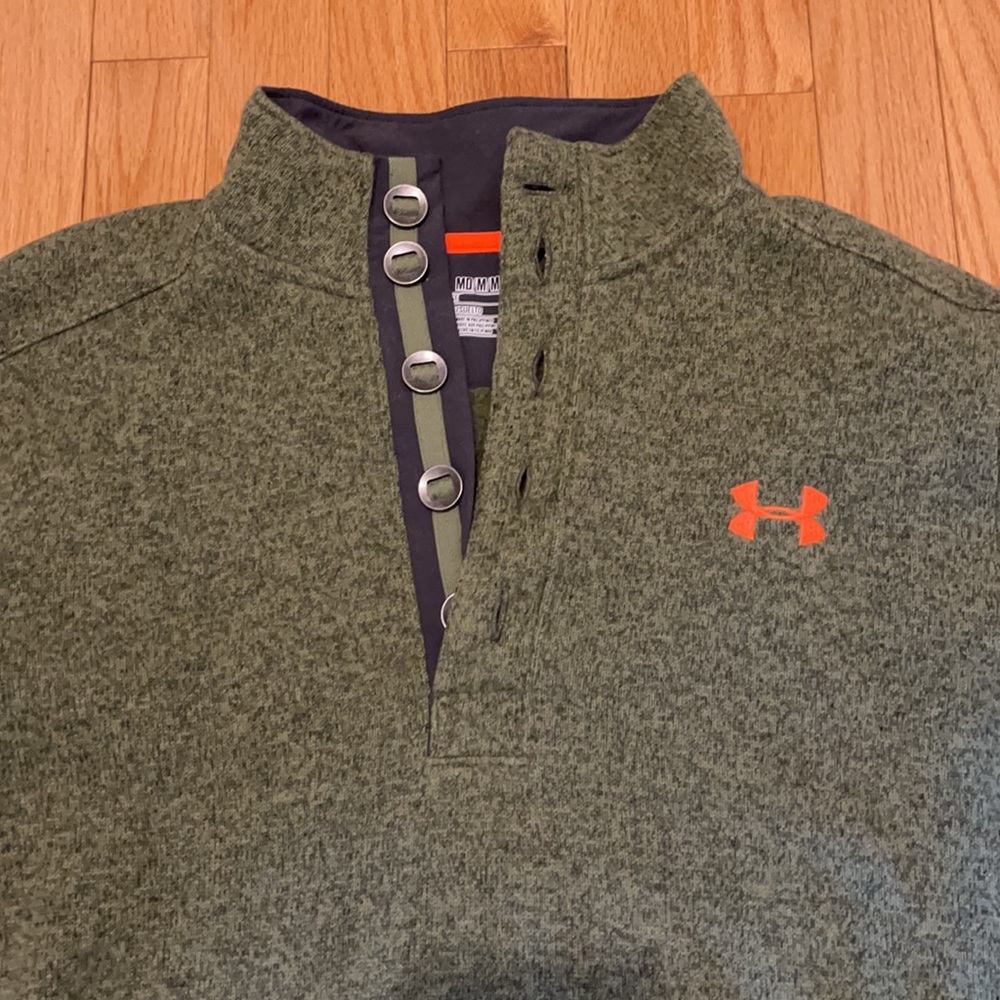 Under Armour men’s sweater size medium.